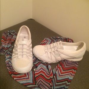 White Skechers